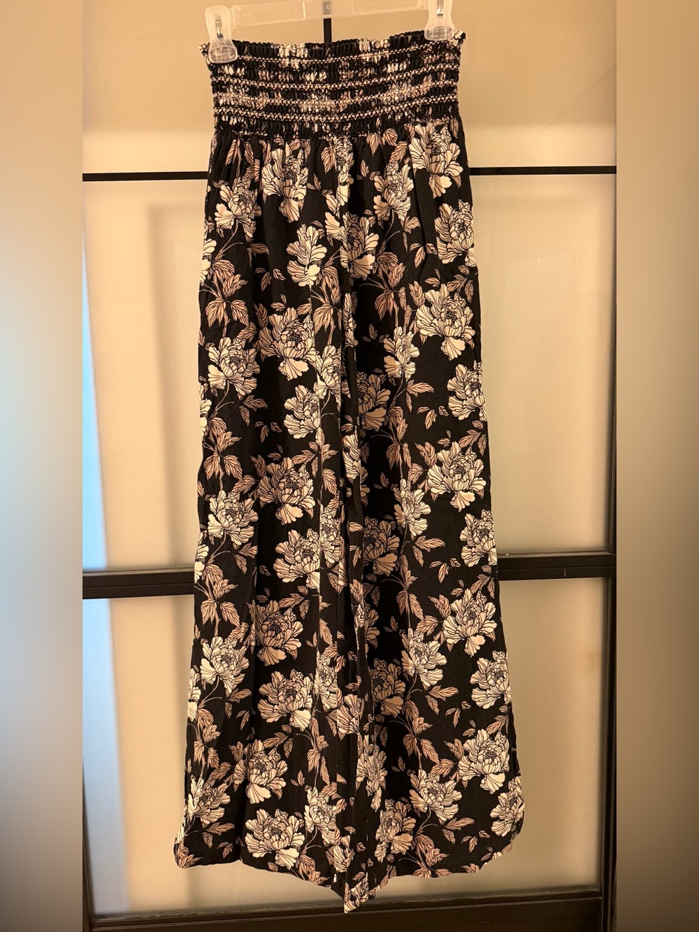 Da Hui Hawaii Linen Blend Wide Leg Pants 
Women’s Medium Black Blush White Flora